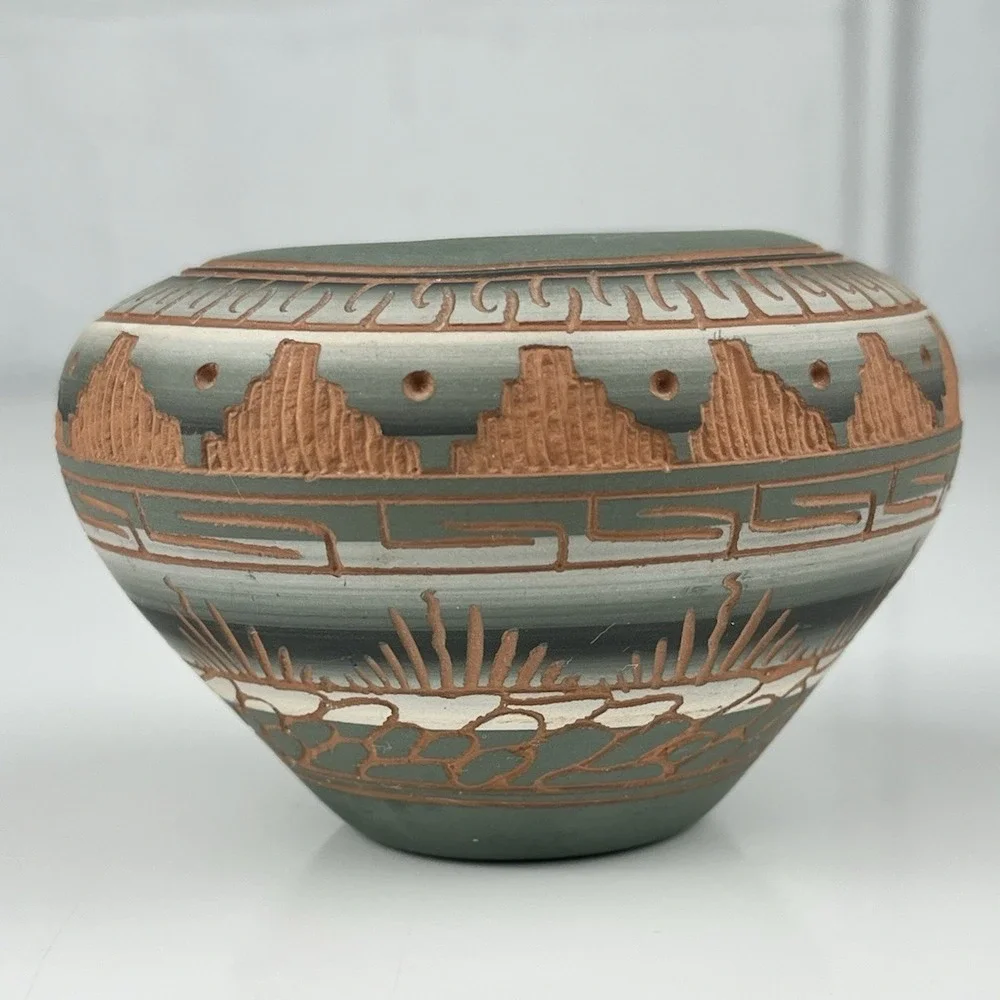 Navajo Etched Pottery Vase Seed Pot Green White Grass Plateau Nature Signed MG
